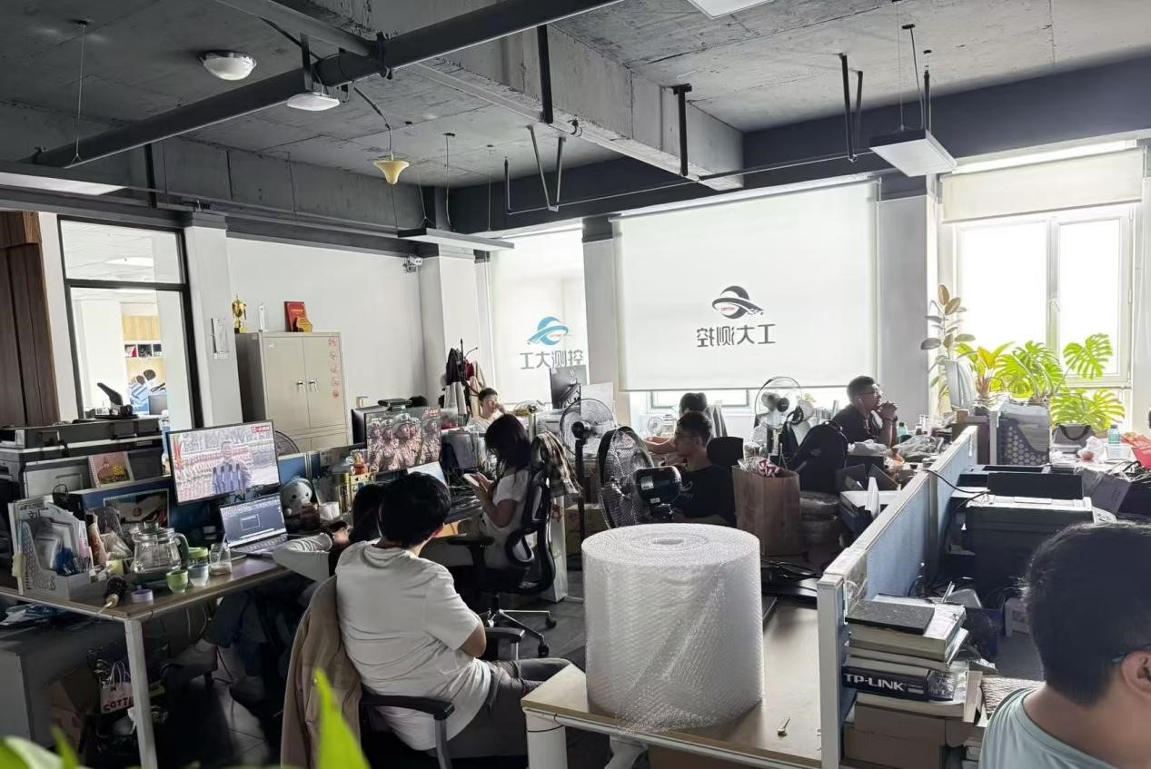 1764753765518138.jpg 2.jpg