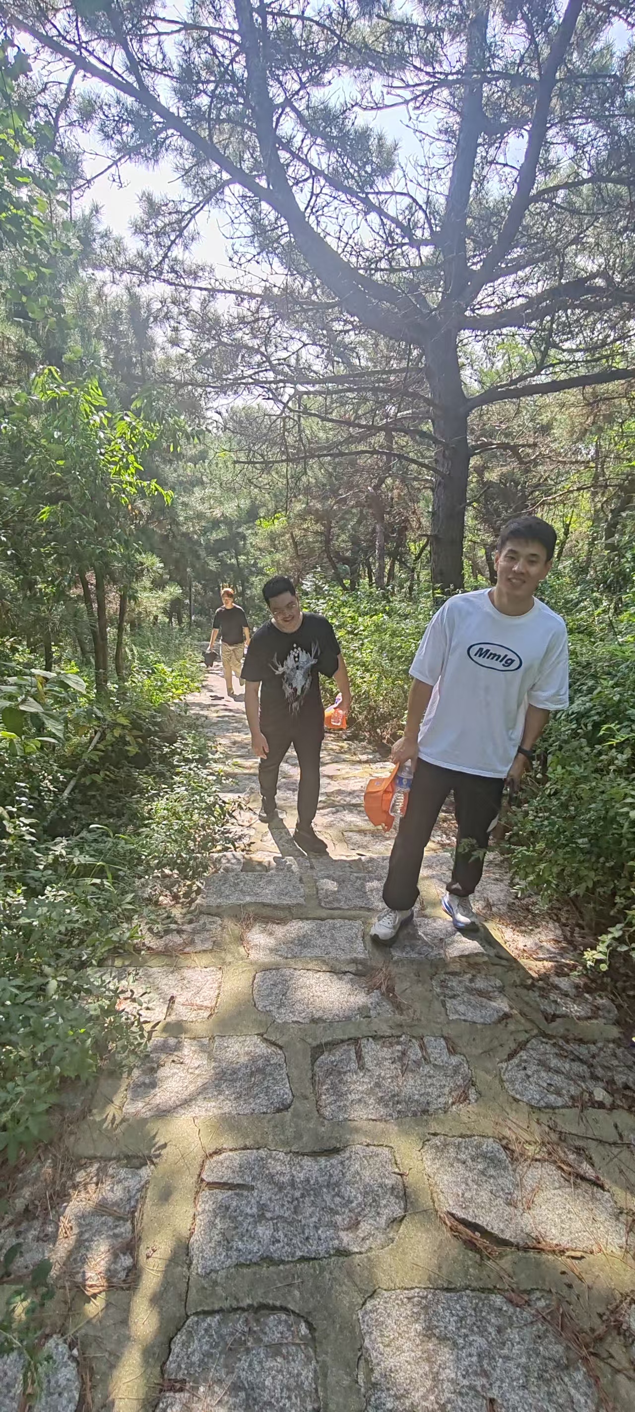 1764754966759683.jpg 烟台秦晓建与王涵绍合影.jpg