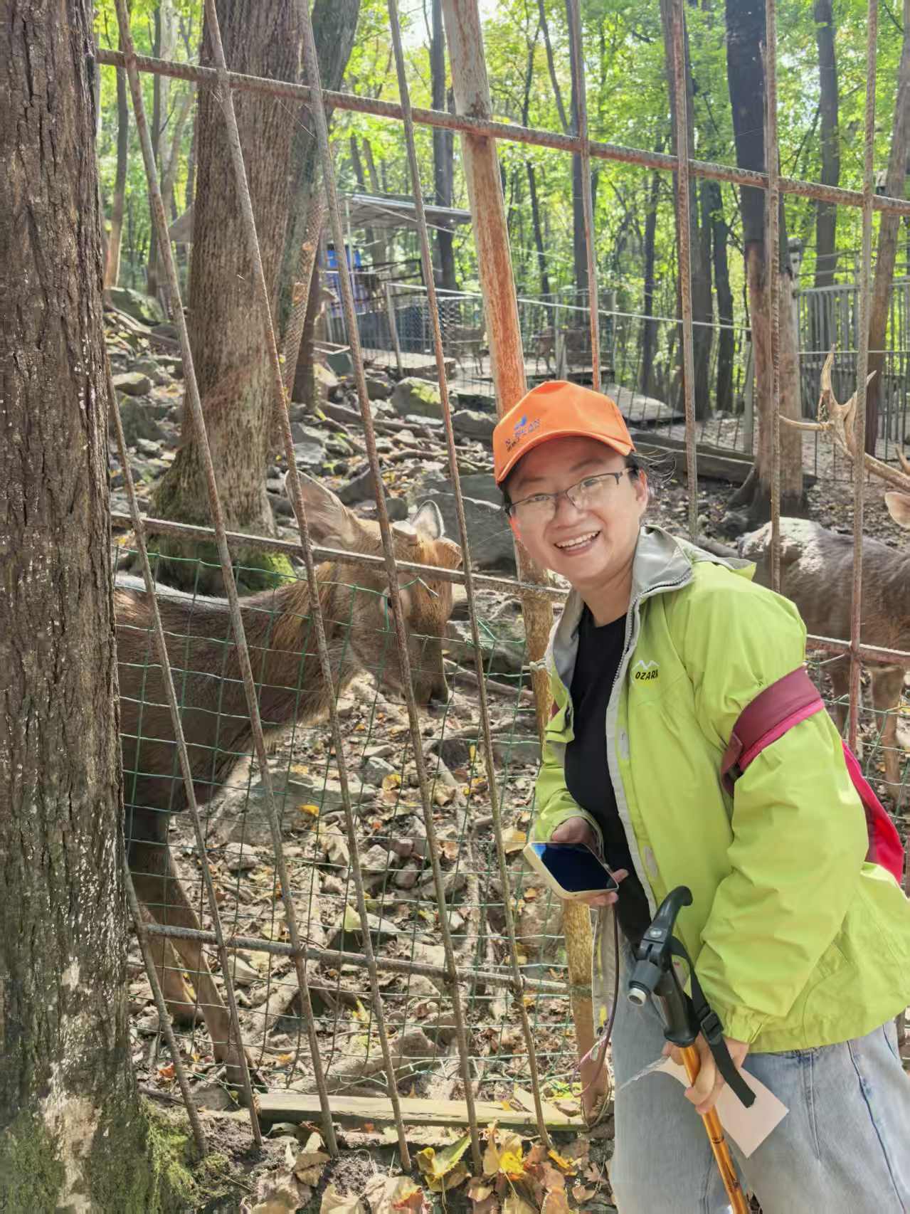 1764755016159195.jpg 邹扬与鹿的合影.jpg